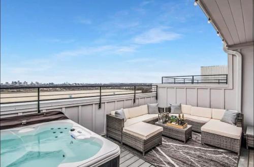 Nashville House | Side-by-Side Homes with Hot Tubs - Sleeps Over 20 Guests