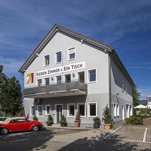 Bobingen Bed & Breakfast | Sieben Zimmer & Ein Tisch