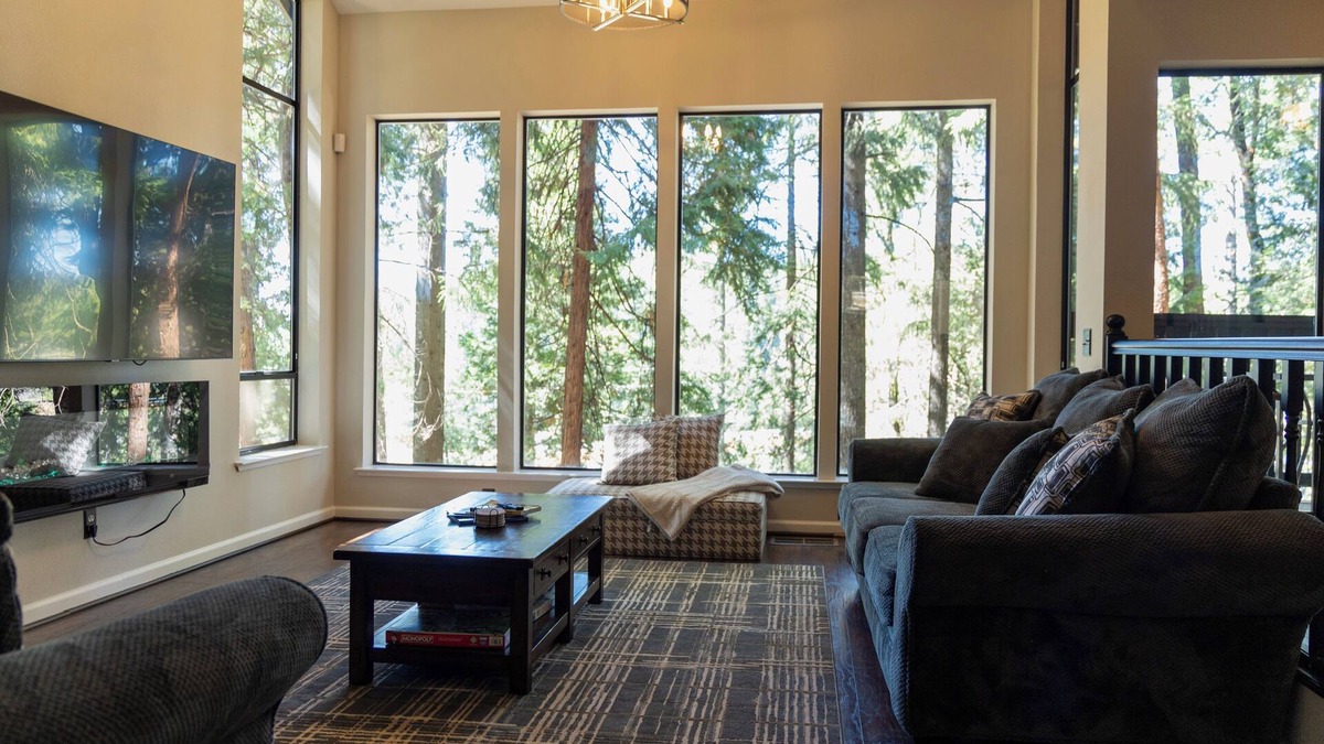 Pollock Pines Cabin | Sierra Cabin Retreat — Lake View and Trail Access
