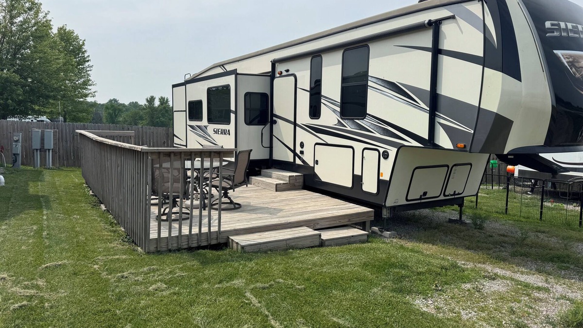 Moravia House | Sierra RV Inplace for rent