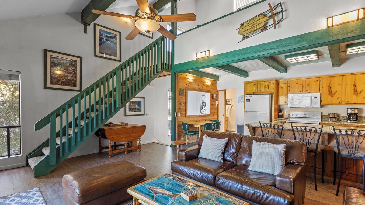 June Lake House | Sierra Suns 9, a townhome steps from the marina