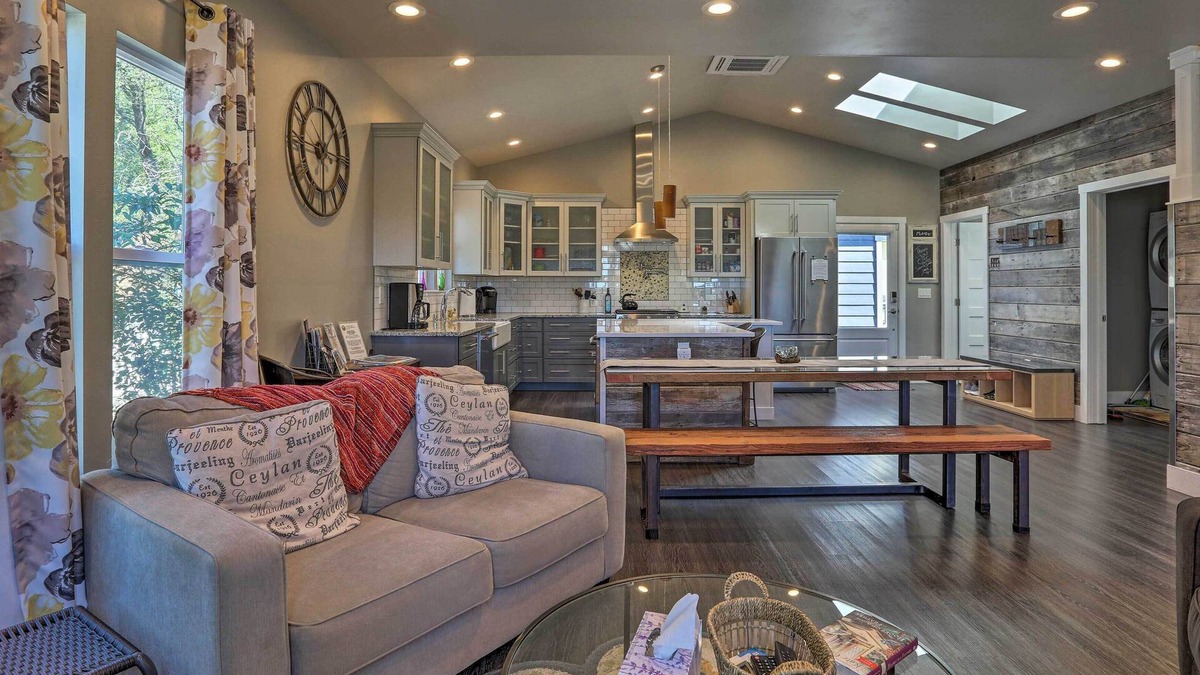 Diamond Springs House | ‘Sierra Sunset Inn’ - 3 Miles to Placerville!