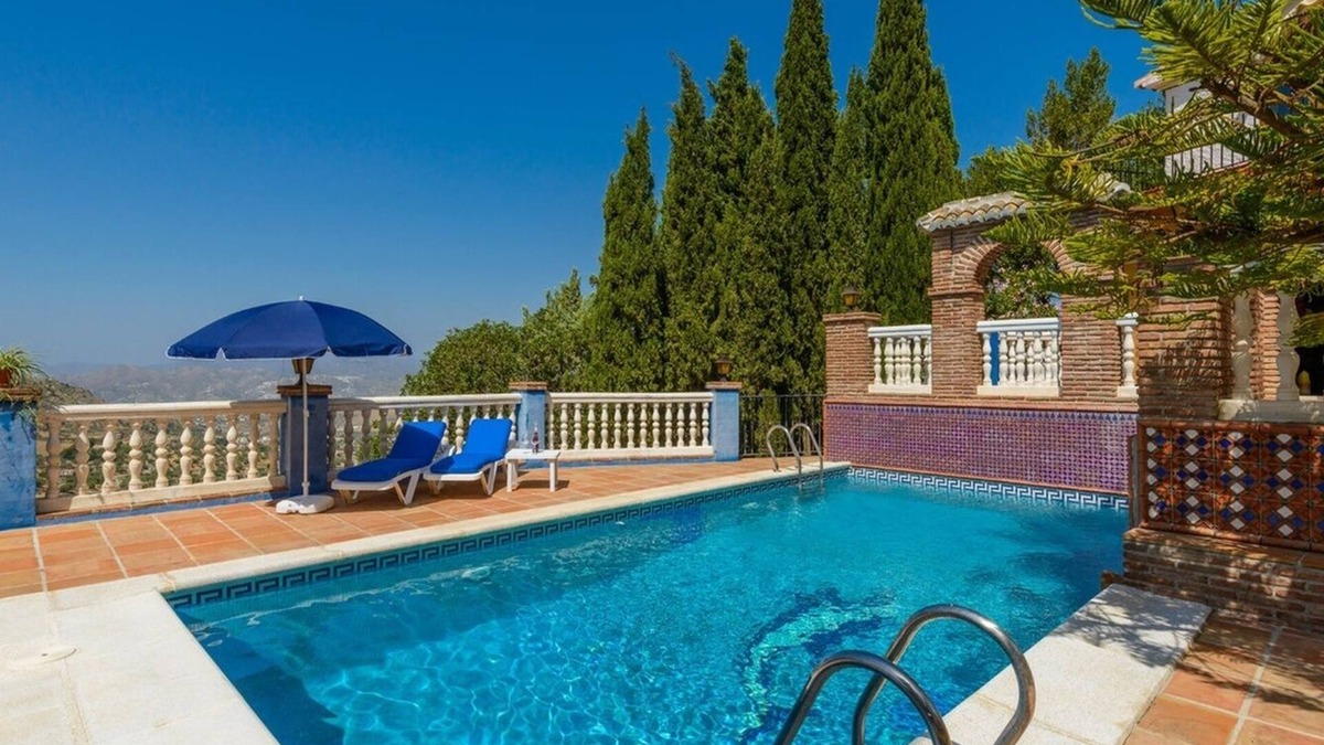 Alcaucin Villa | Sierra Tejeda - Casa Jardín Alcaucín by Ruralidays