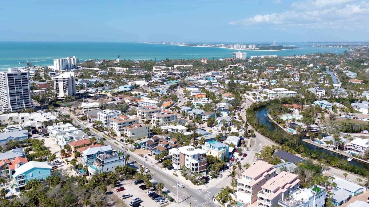 Siesta Key Village House | Siesta Beachfront Paradise: Infinity Pool & Spa!