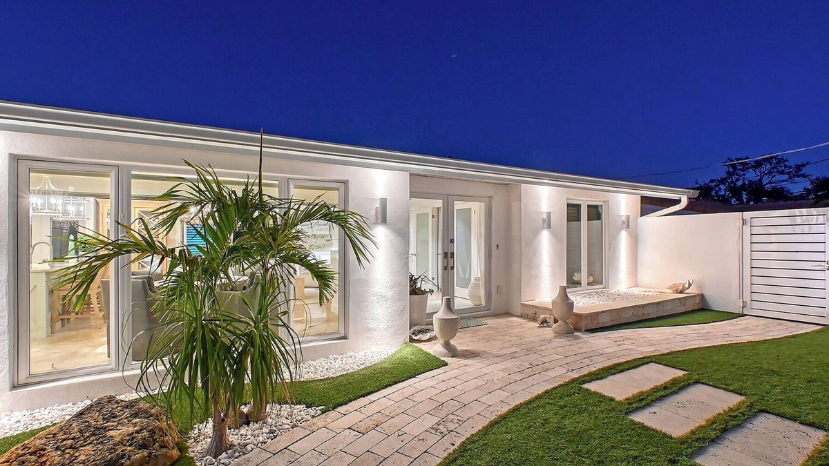 Siesta Key Village House | Siesta Key Oasis-Spectacular with heated pool/spa and steps to beach and Village