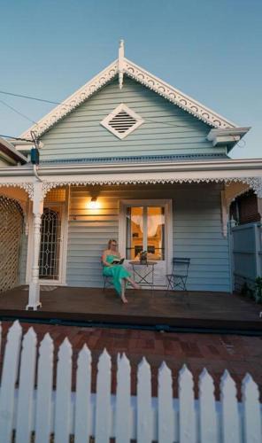 Semaphore House | Signal Cottage close to beach and Semaphore Road