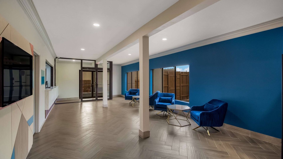 Woodlake - Briar Meadow Hotel | Signature Inn Houston Galleria