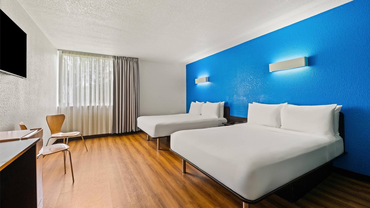 Ludlam Hotel | Signature Inn Miami