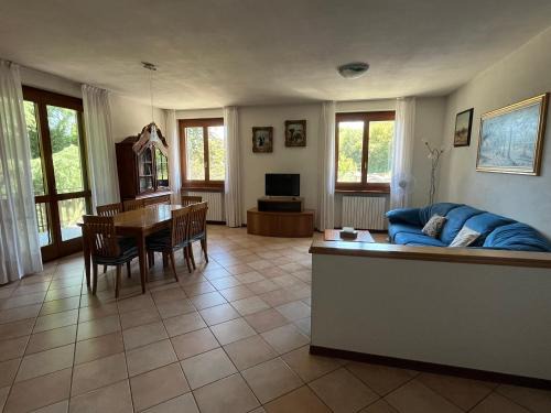 Villa Guardia Apartment | Signorile quadrilocale nel verde di Villa Guardia