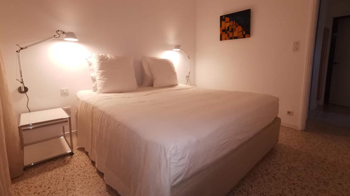 Lardiers Bed & Breakfast | Silence Provence: a quiet room and table d'hôtes on the edge of the village.