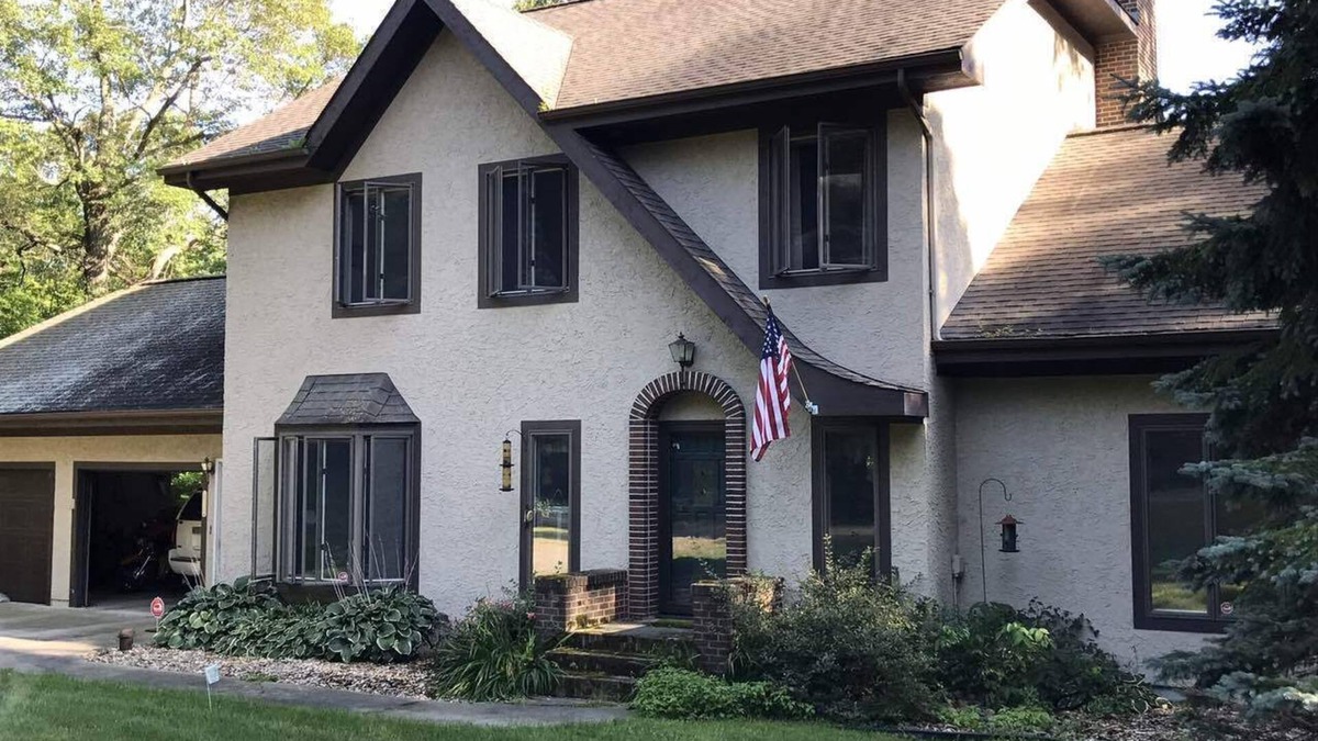 Dent House | Silent Lake - Peaceful Fall Tree Color Destination Luxury Vacations Autumn 2026