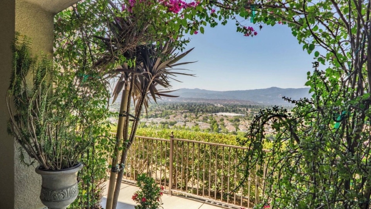 Communications Hill House | Silicon Valley Private Bedroom/Bathroom with View