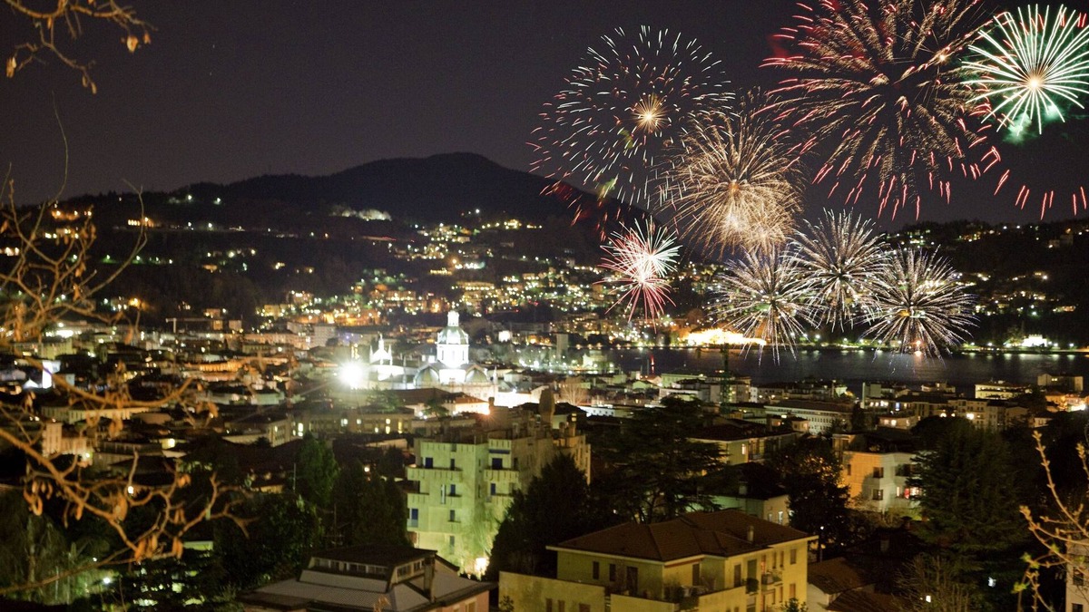 Como Apartment | SILK HOUSE WITH PANORAMIC TERRACE AND PRIVATE PARKING