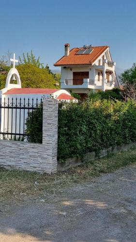 Stylida House | Silver Coast Cottage Raches