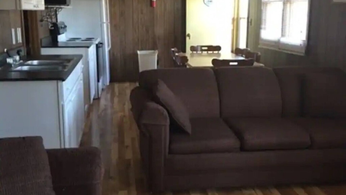 Indian Point Cottage | Silver Dollar City, 1 Mile - Table Rock Lake View - Woodsy - Foxfire Resort