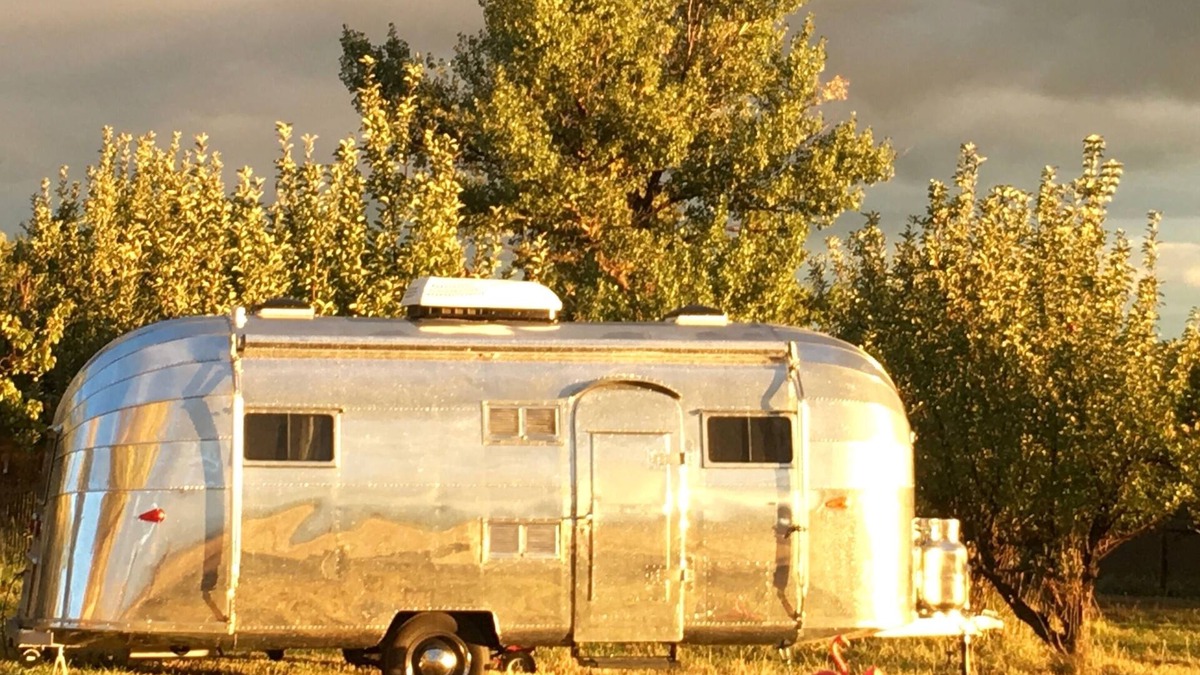 Durango House | SILVER FOX ~ Airstream in Apple-Orchard ~15 minutes from Downtown Durango