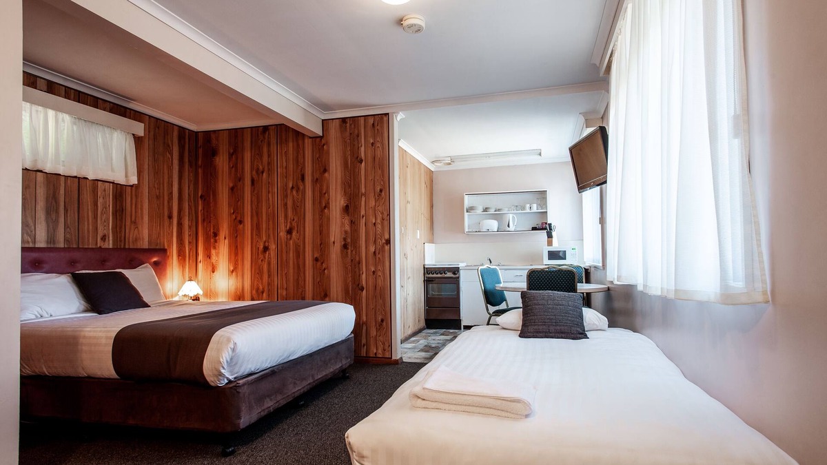 Queenstown Hotel | Silver Hills Motel