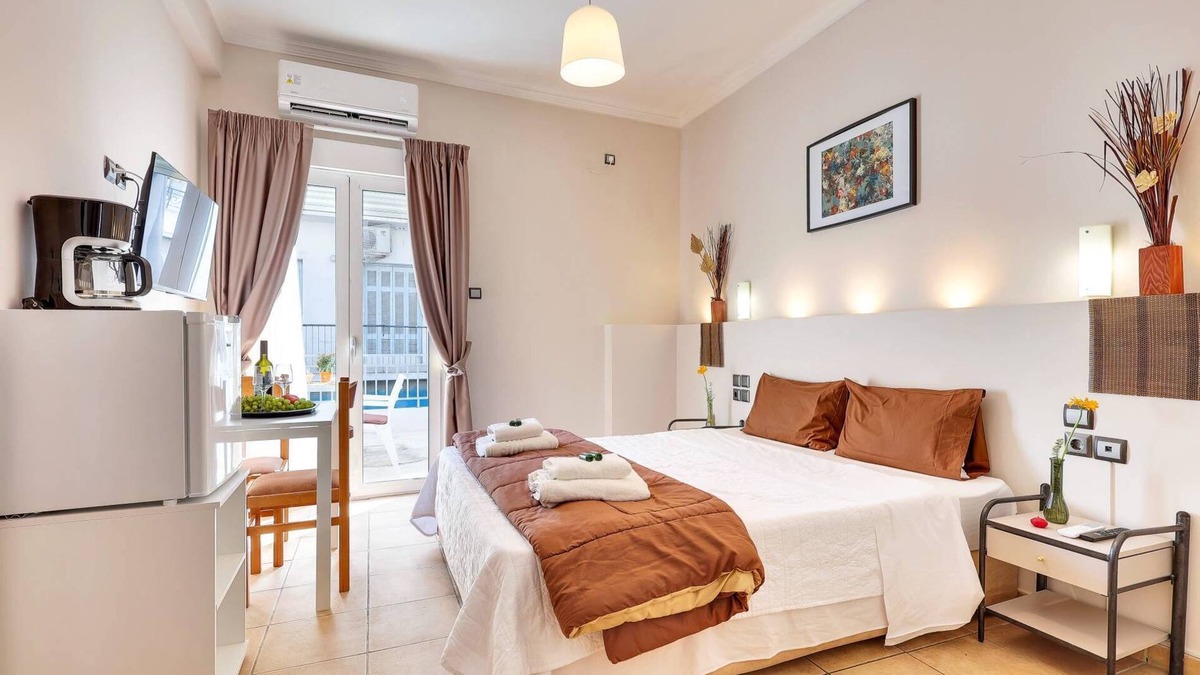 Platia Viktorias Apartment | Silver Hotel Athens Double Room with Balcony