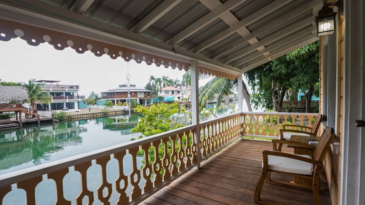 Placencia Cottage | Silver Leaf Cabana 1-Bedroom Cottage on the Water
