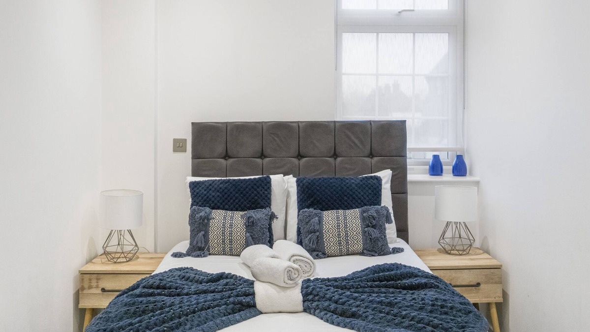 Golders Green Apartment | Silver Mansion