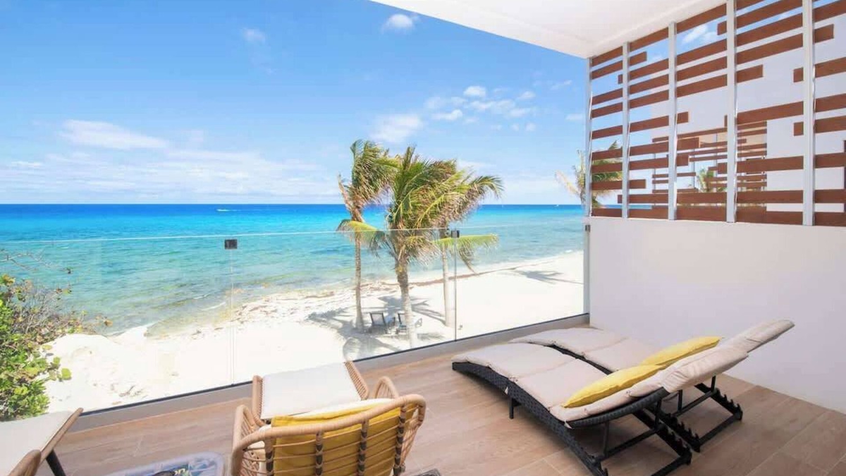 Old Man Bay Condo | Silver Reef #2 - 2 BR LUXE Oceanfront & Pool