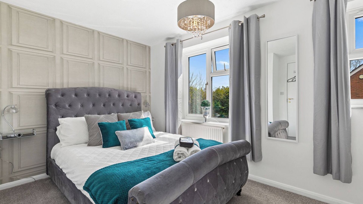 Ashby-de-la-Zouch House | Silver Stag Properties, 3 BR Home w/Garden