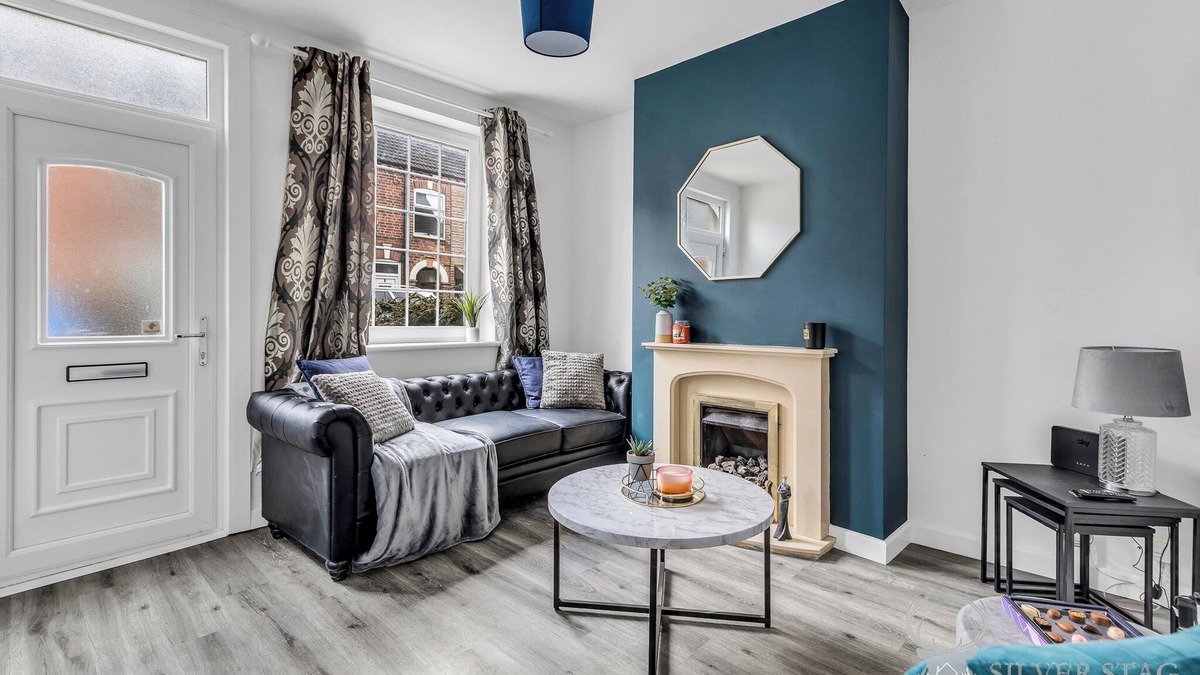 Church Gresley House | Silver Stag Properties, Newly Renovated 2 BR House