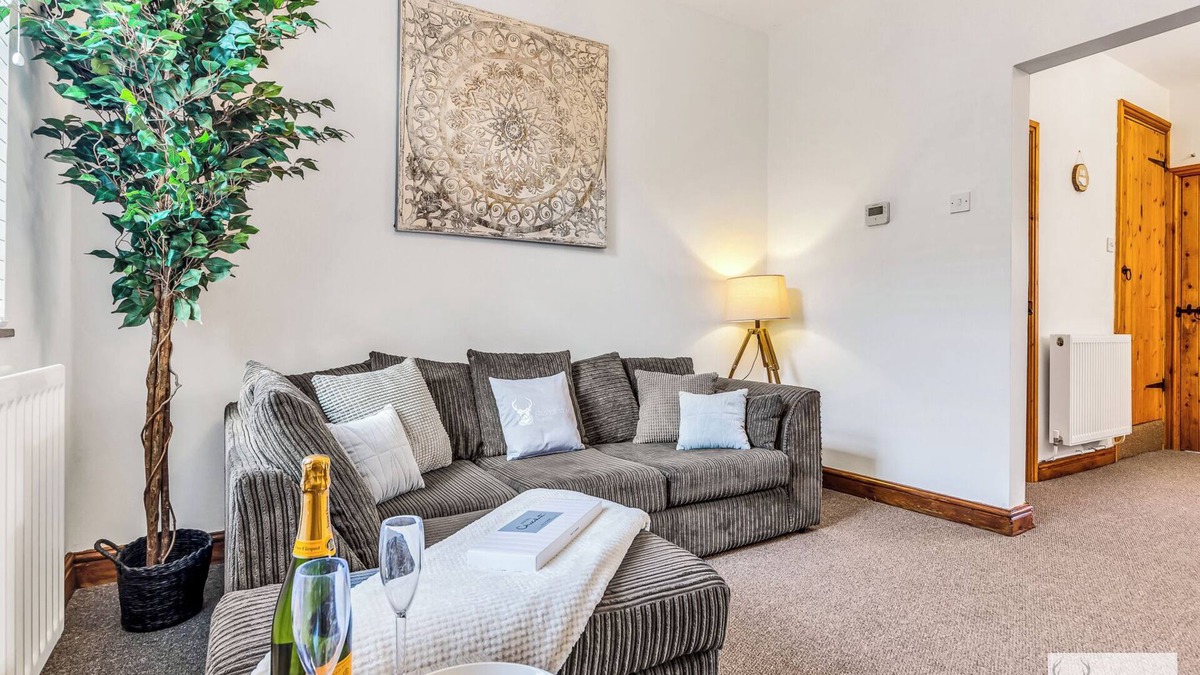 Coalville House | Silver Stag Properties, 3 BR Gem with 2 Baths