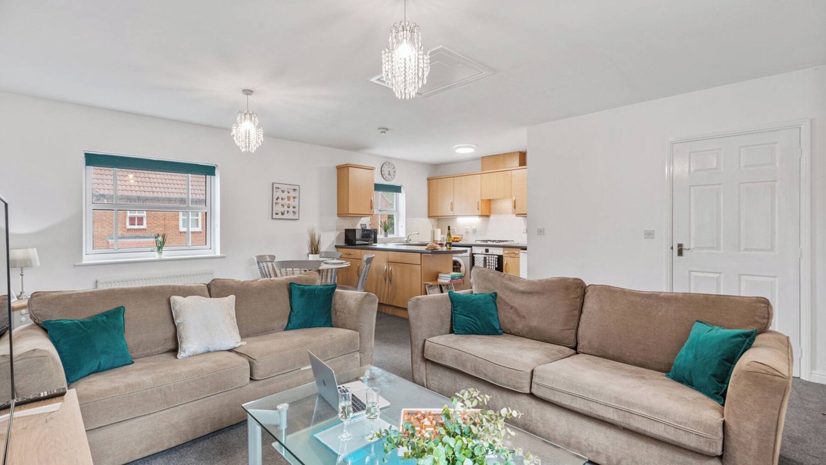 Edwinstowe Apartment | Silver Stag Properties, Modern 2 BR House
