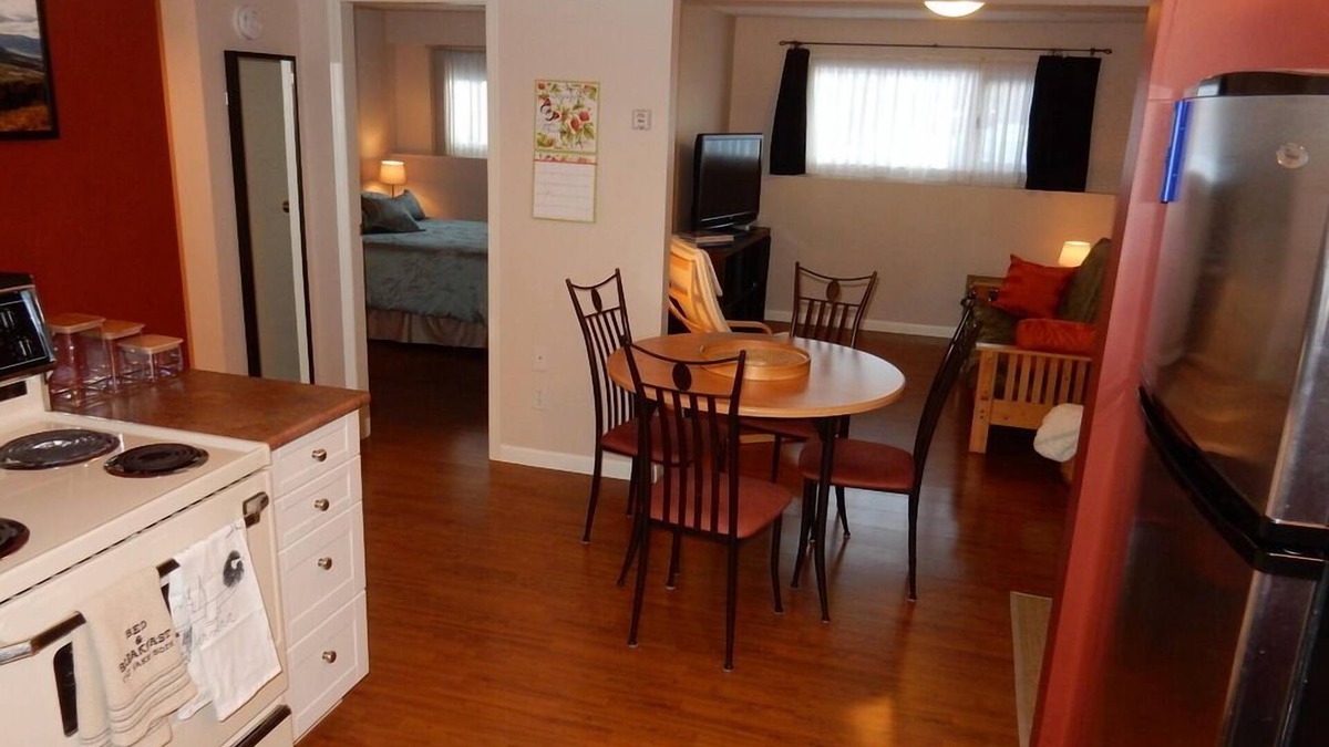 Vernon House | Silver Star Road Suites - Lower Level Suite