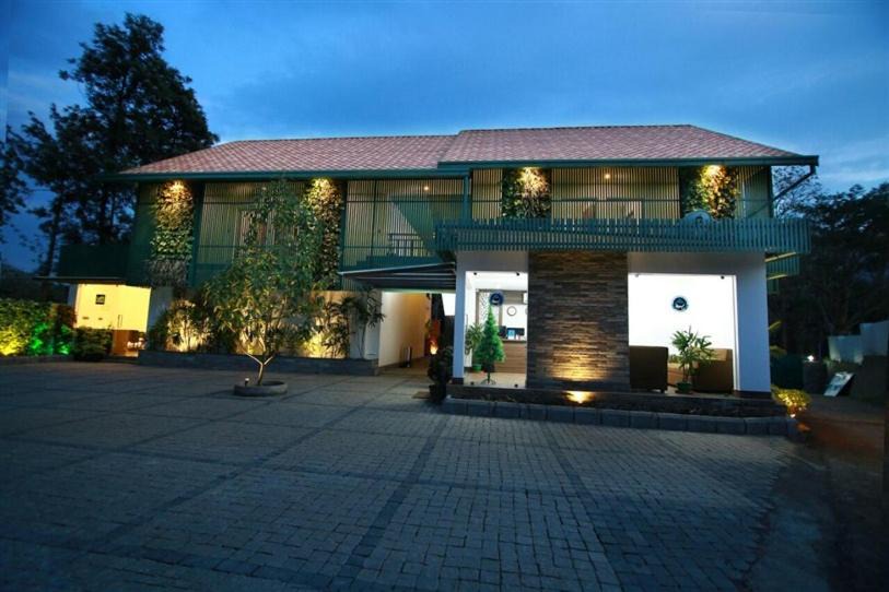 Athirapally Bed & Breakfast | Silver Storm Resort Athirappilly