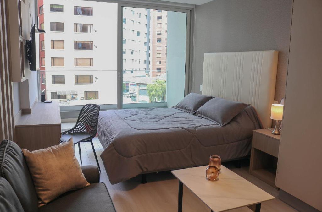 La Carolina Apartment | Silver Studio Pool Comfy Garage CheckinEC