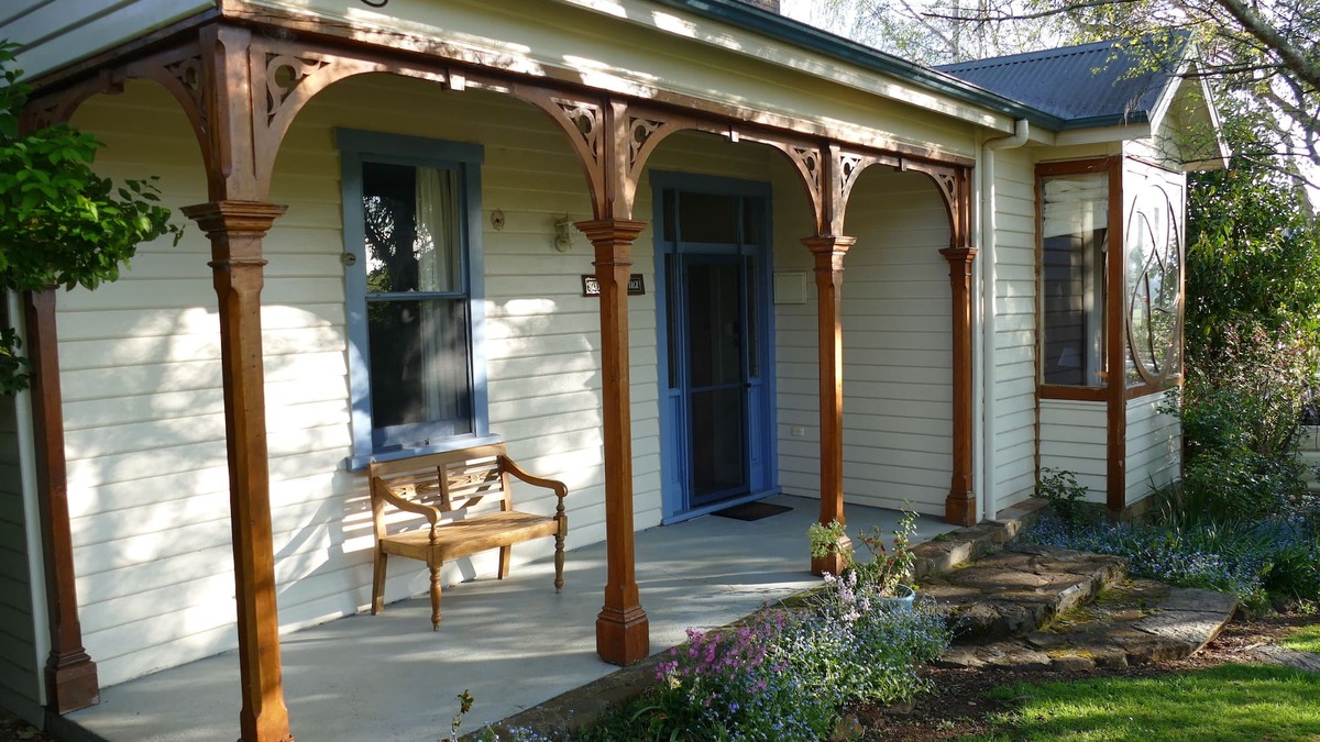 Deloraine Cottage | Silverbirch Cottage.