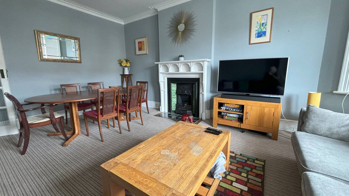 Meads Apartment | Silverdale Sunbeams, very spacious apartment walking distance to beach and town