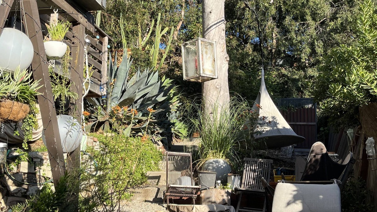 Sunset Junction Apartment | Silverlake Hills Staircase Apt, with hot tub access!