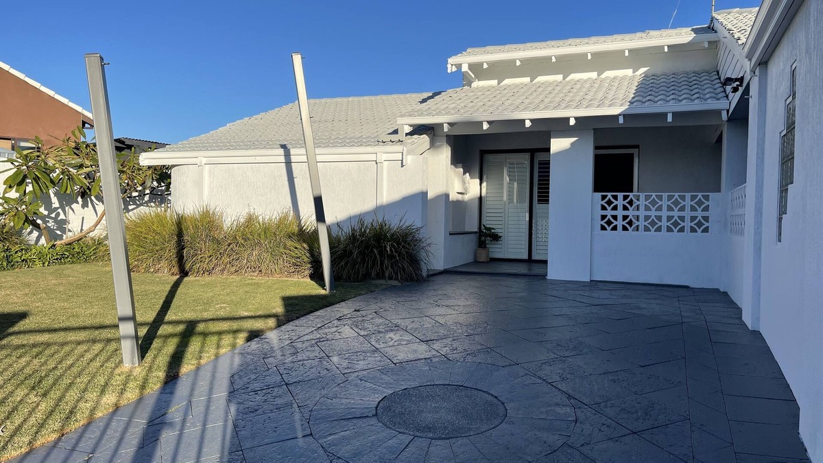 Silver Sands House | SilverSands Beachhouse 100mts frm Beach Sleeps 11