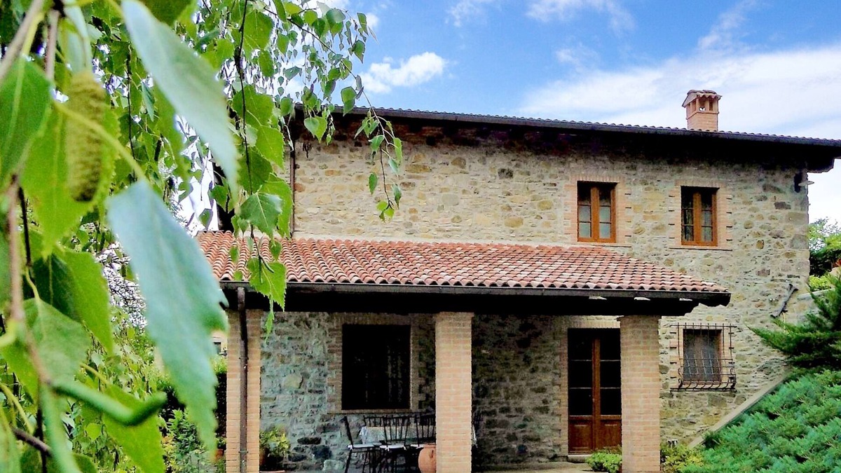 Camporgiano House | Silvio, Beautifully presented villa with own pool and hot tub.