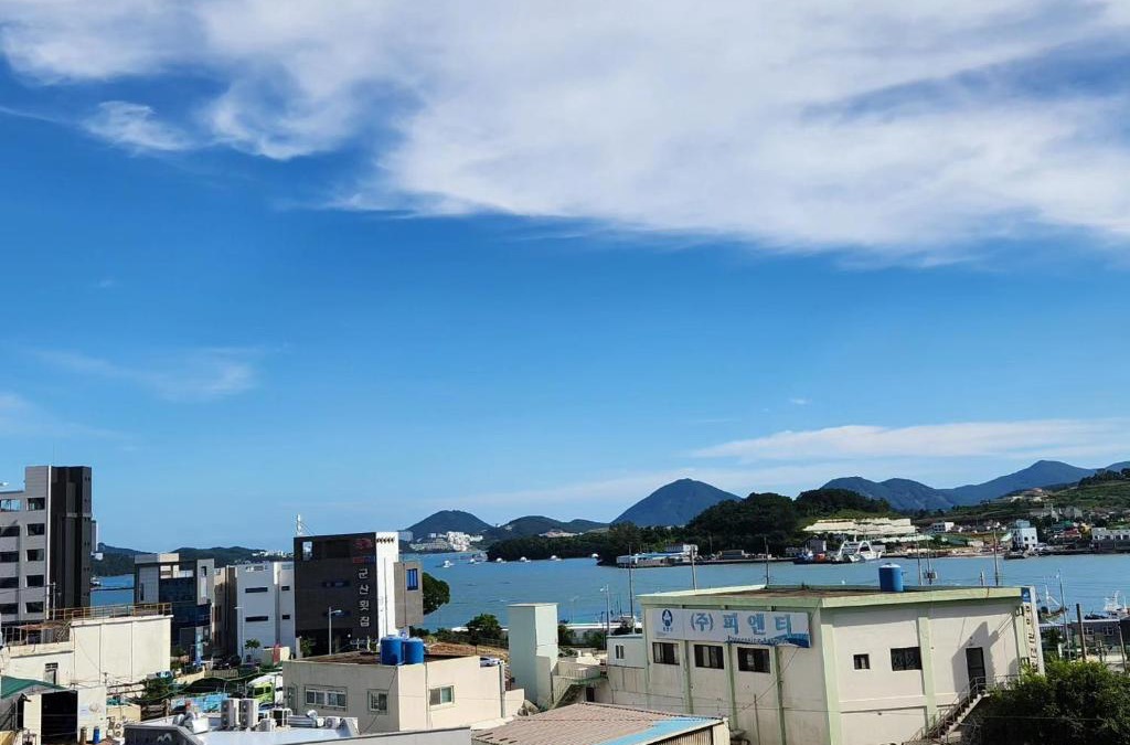 Yeosu Apartment | Sim On Chae - one room