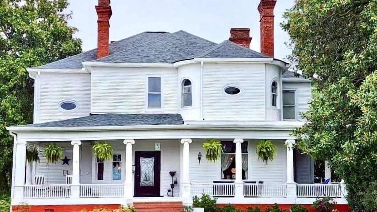 Toccoa Bed & Breakfast | Simmons-Bond Inn Bed & Breakfast