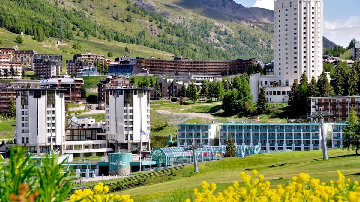 Sestriere Apartment | Simona Luxury Apartment few steps from sk