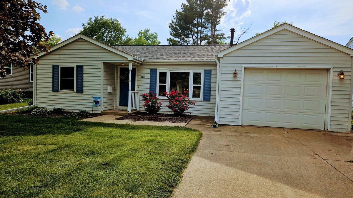 Knoxville House | Simple 2-bedroom, single level home in Marion County, Iowa!