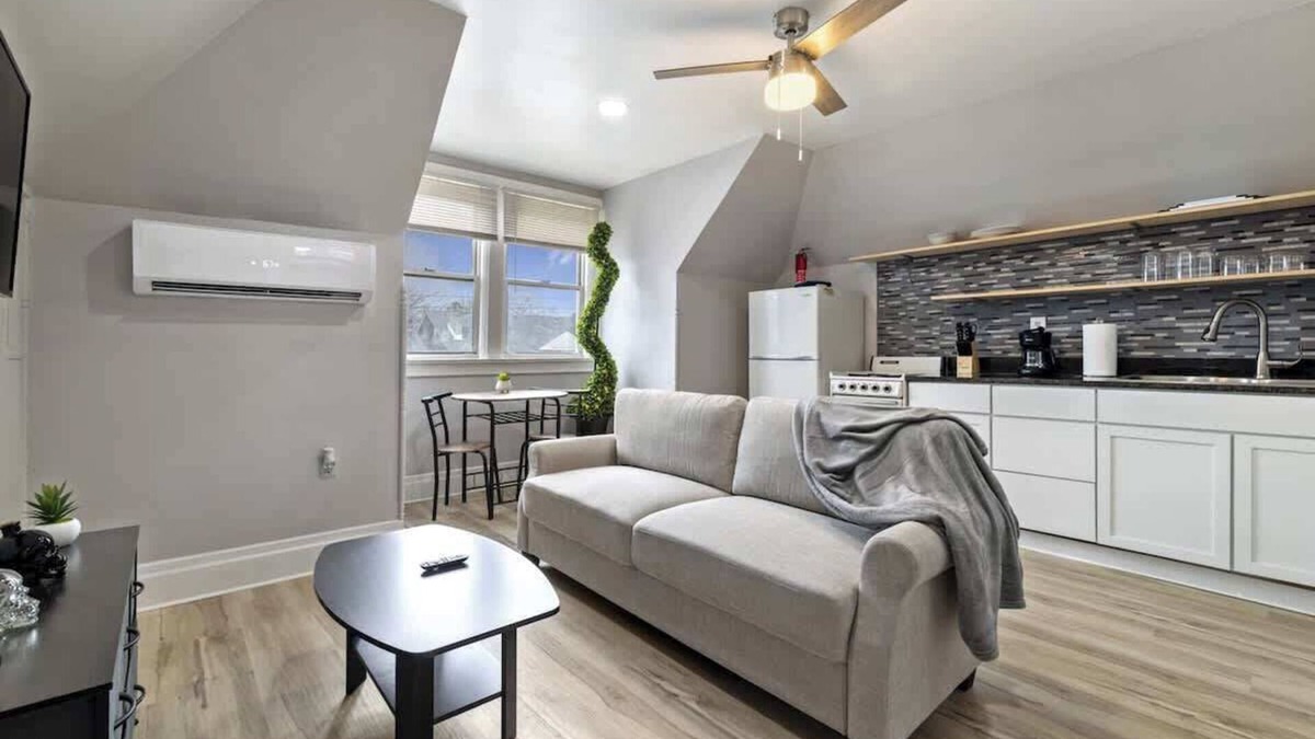Pittsburgh Apartment | Simple and Clean One Bedroom Apt in Highland Park