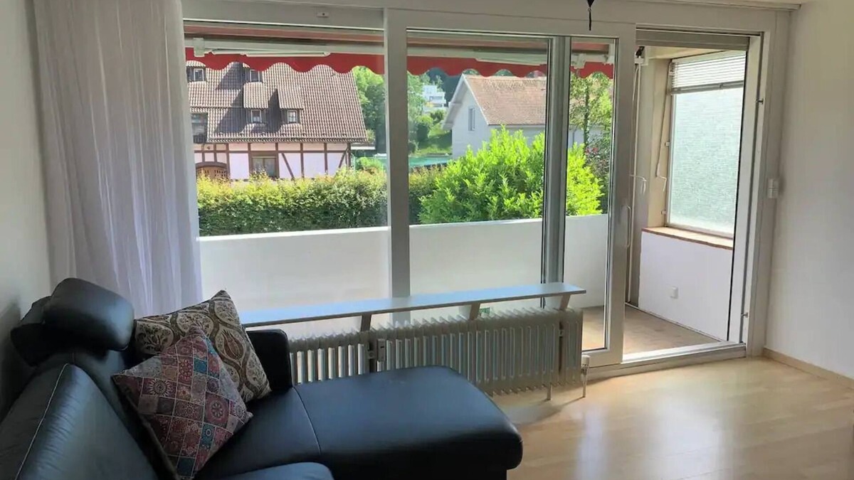 Griessen Apartment | Simple apartment with idyllic view of the Rhine - 20 minutes' walk to Schaffhausen