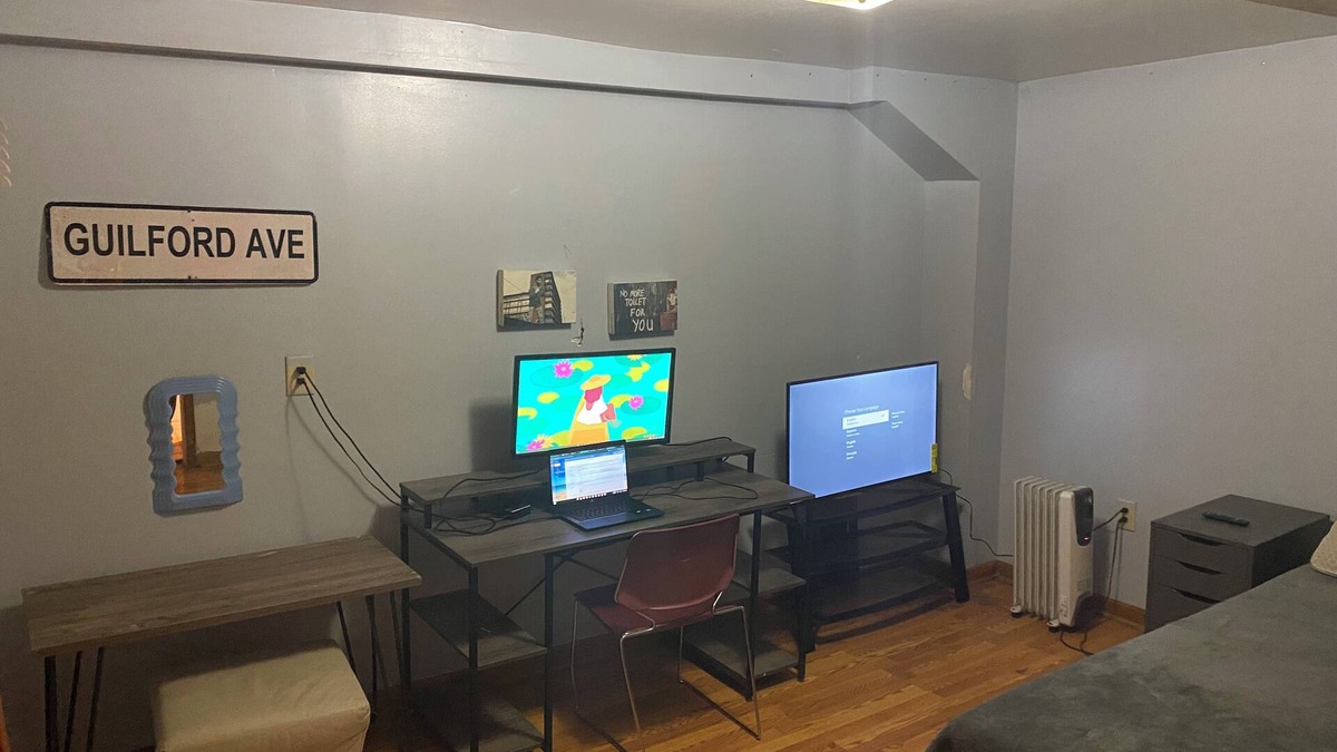 Downtown Baltimore Apartment | Simple, Cheap, and Cozy ROOM 1