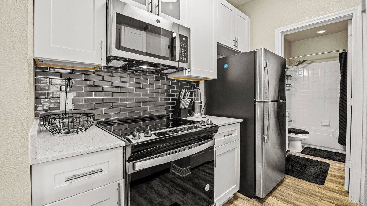 Smyrna Apartment | Simple Cozy Comfort 5 Minutes From The Battery!