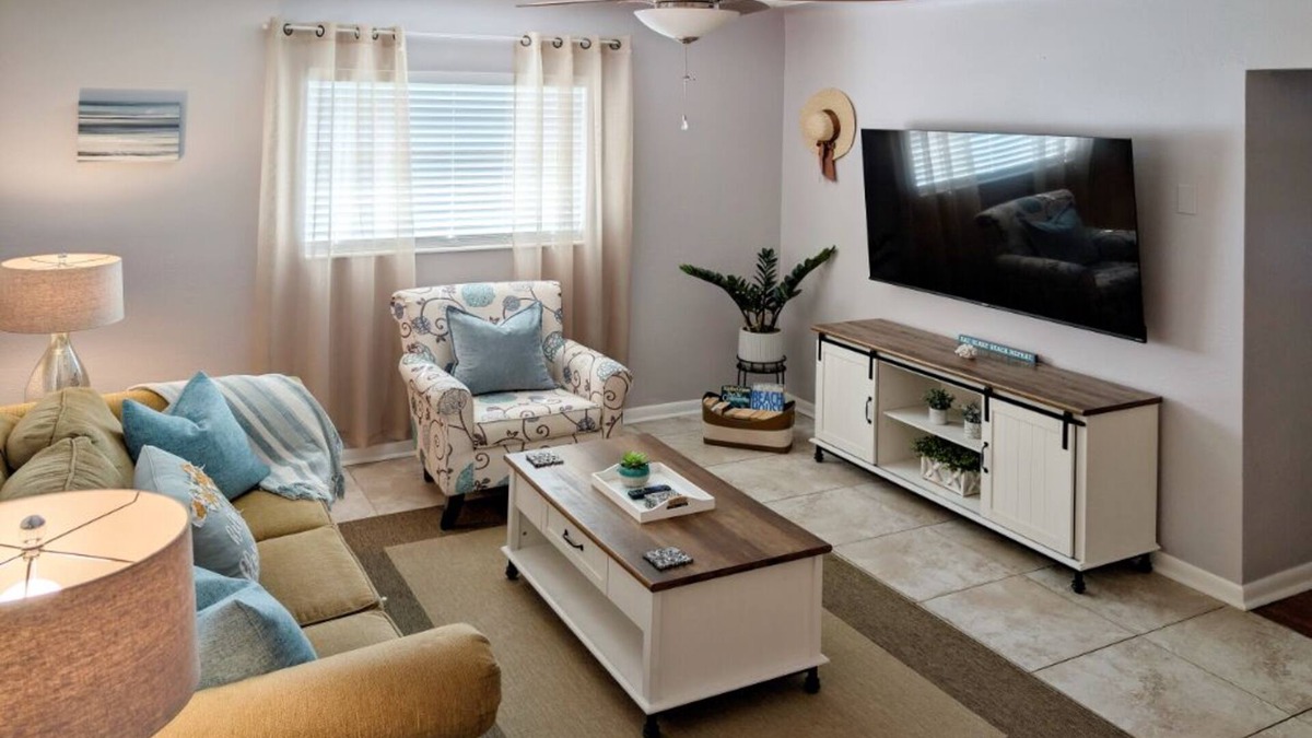 South Pinellas Community Council Apartment | Simple Cute Apartment, 5 min to Madeira Beach🏖