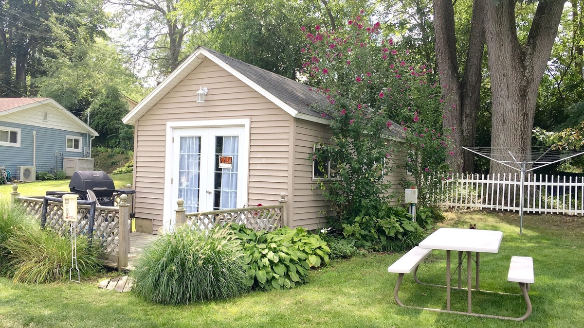 Clear Lake Cottage | Simple & Fun Studio Cottage