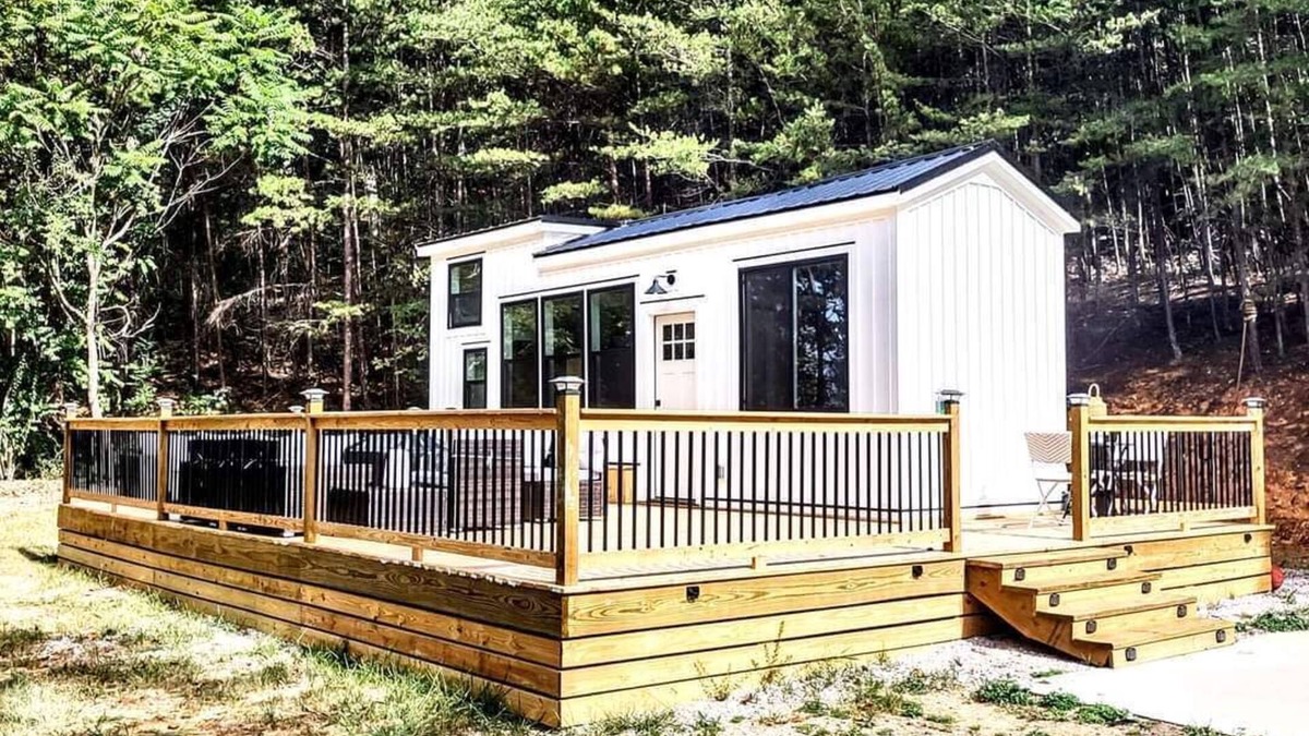 Ashley Oaks House | Simple meets modern in this farmhouse style tiny home!