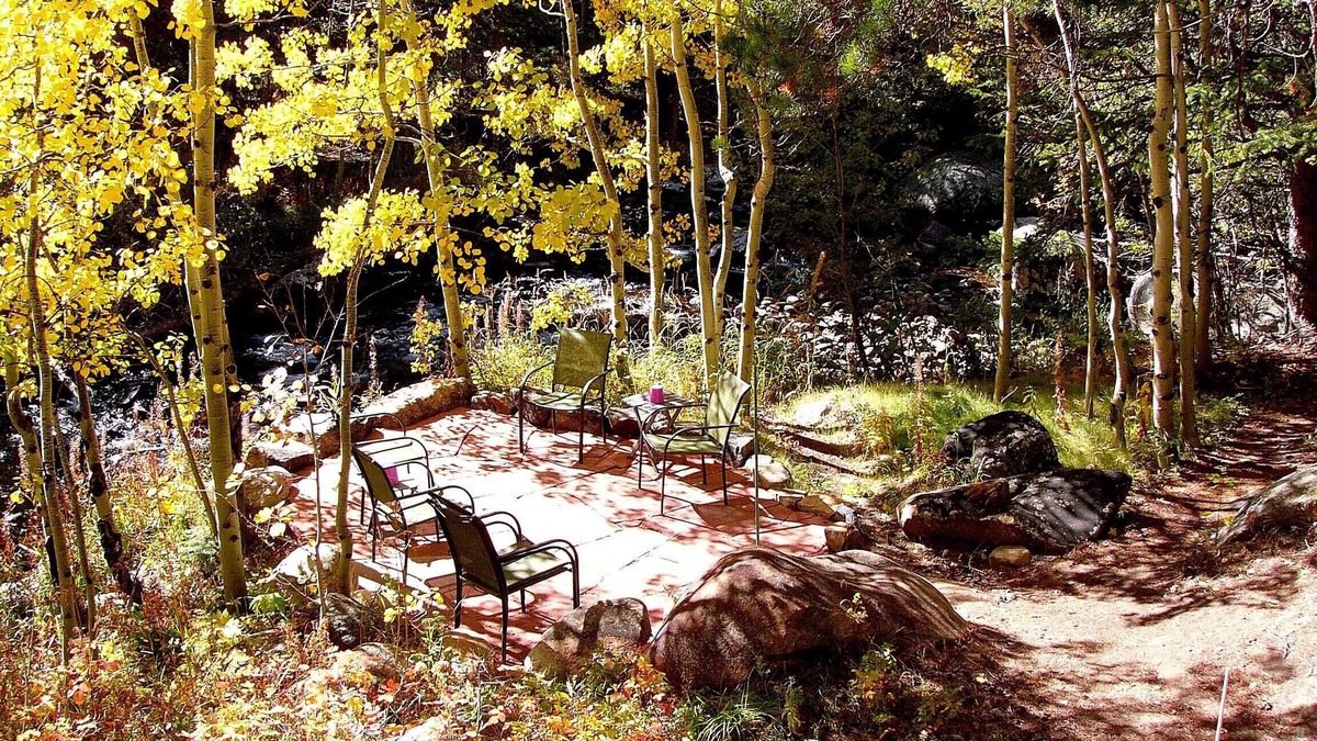 Lyons Cabin | Simple mountain cabin on the banks of the mighty Saint Vrain Creek