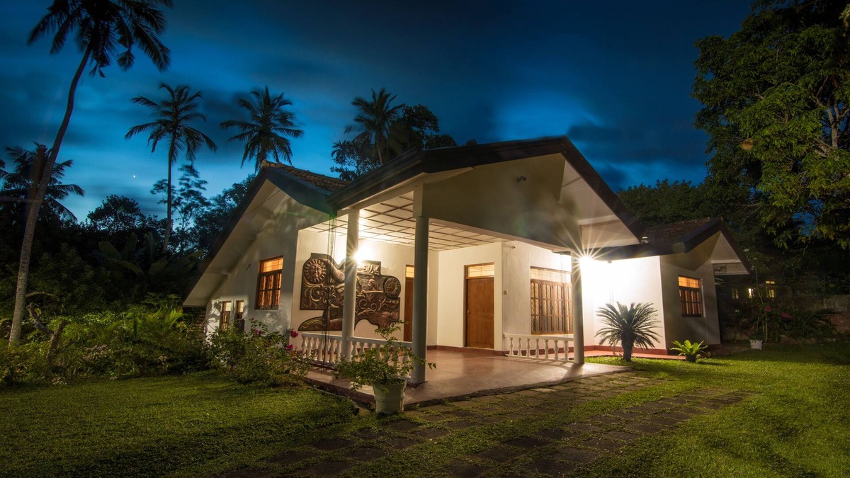 Hikkaduwa House | Simple & Peaceful Private Homestay! Surrounded by nature and close to the beach.